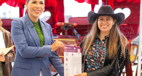 Governor Marina del Pilar handed over ten electric carriages to local drivers