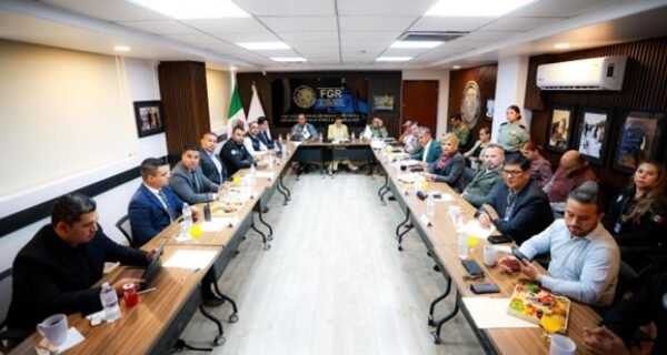 For the first time, Baja California’s top security leaders met at the FGR offices in Tijuana. The session was led by the state governor and featured commanders from the Navy, Army, and National Guard.
